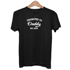 Promoted to Daddy 2023 T-Shirt Funny Humor New Dad Baby First Time Typographygraphy Unisex T-Shirt
